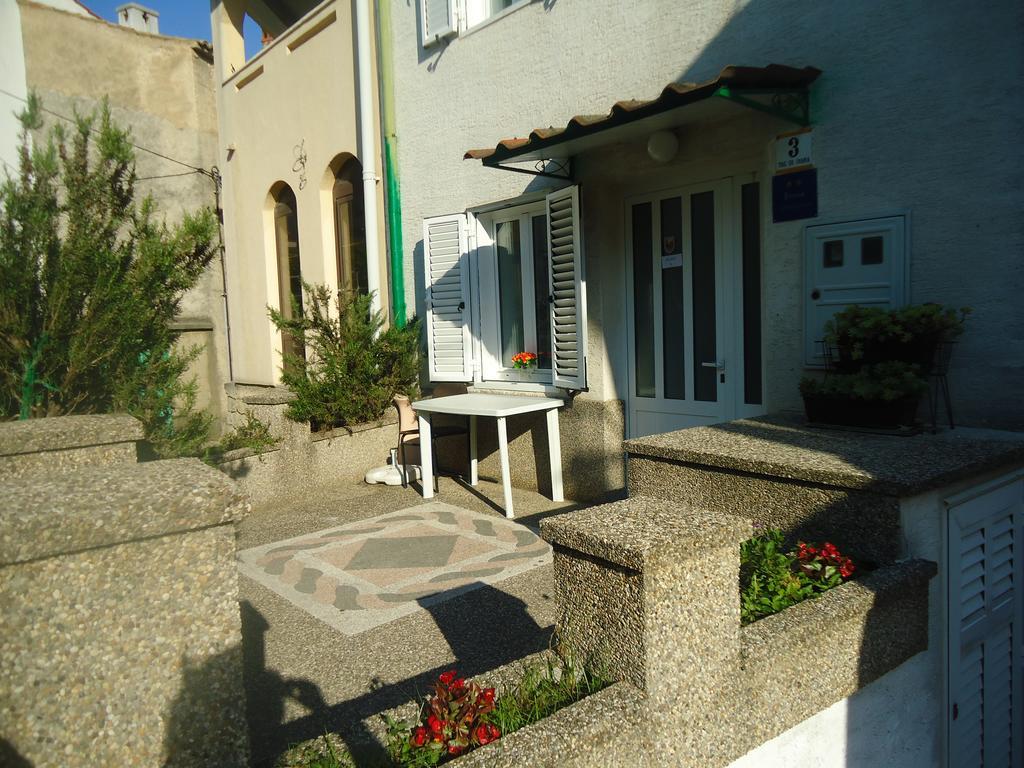 Apartment Filip Vrbnik Bagian luar foto