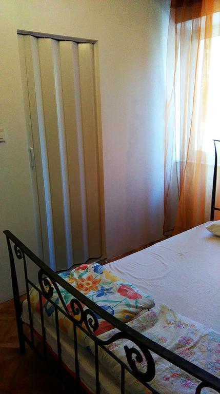 Apartment Filip Vrbnik Bagian luar foto