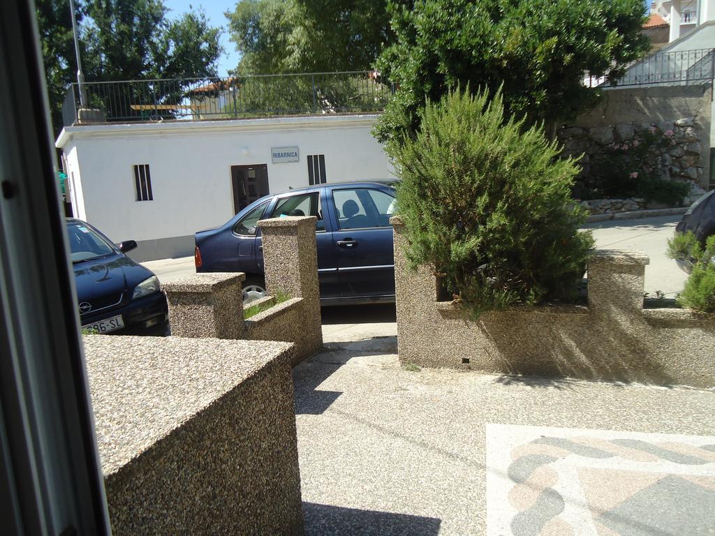 Apartment Filip Vrbnik Bagian luar foto