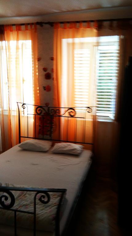 Apartment Filip Vrbnik Bagian luar foto