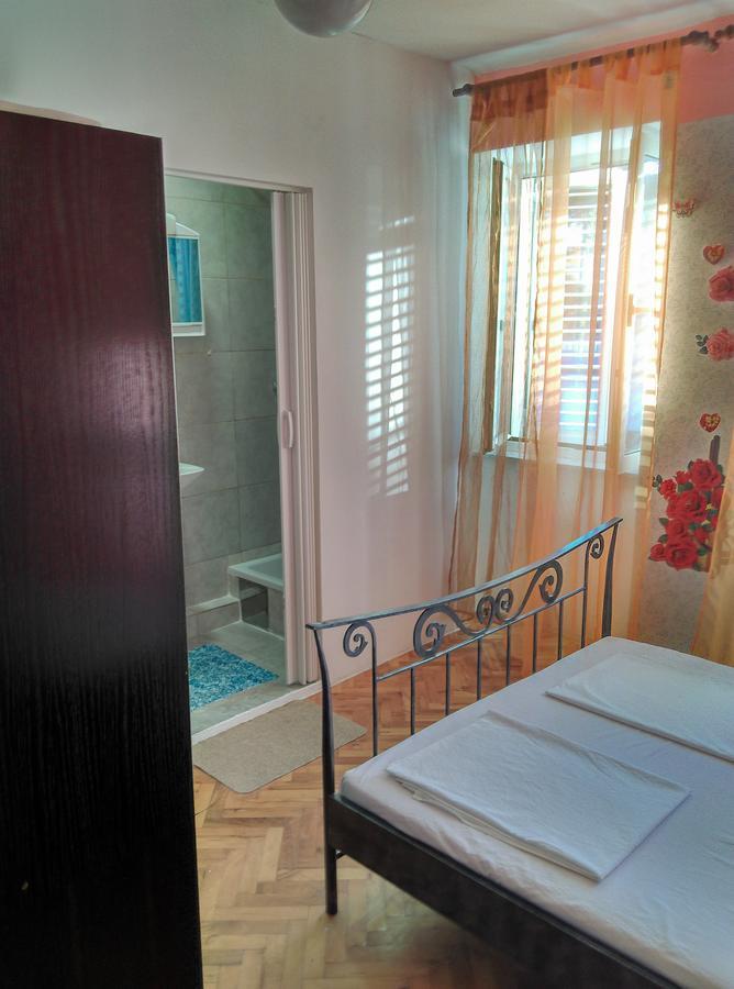Apartment Filip Vrbnik Bagian luar foto